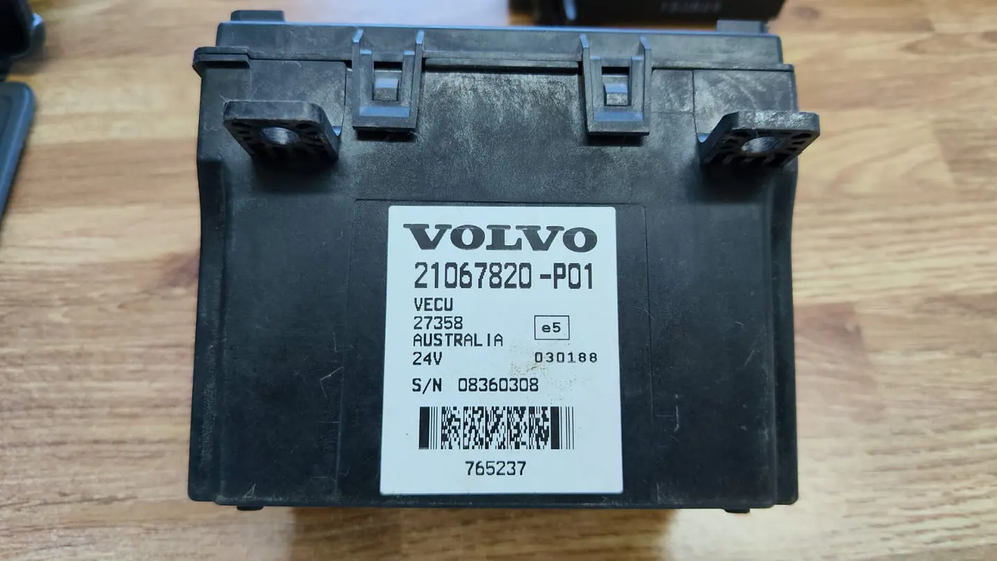 MODULO CONTROL VECU VOLVO 21067820 1