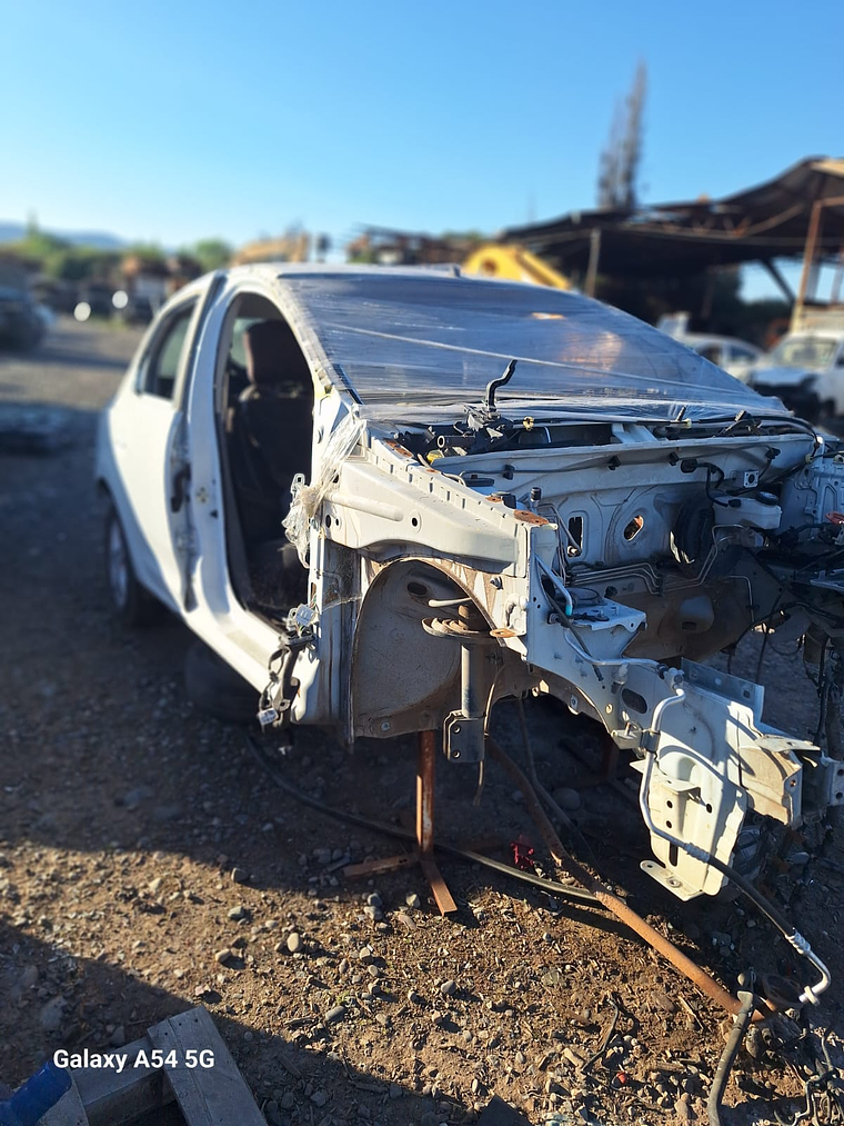 Renault New Symbol 1.6cc año 2015 en desarme 1