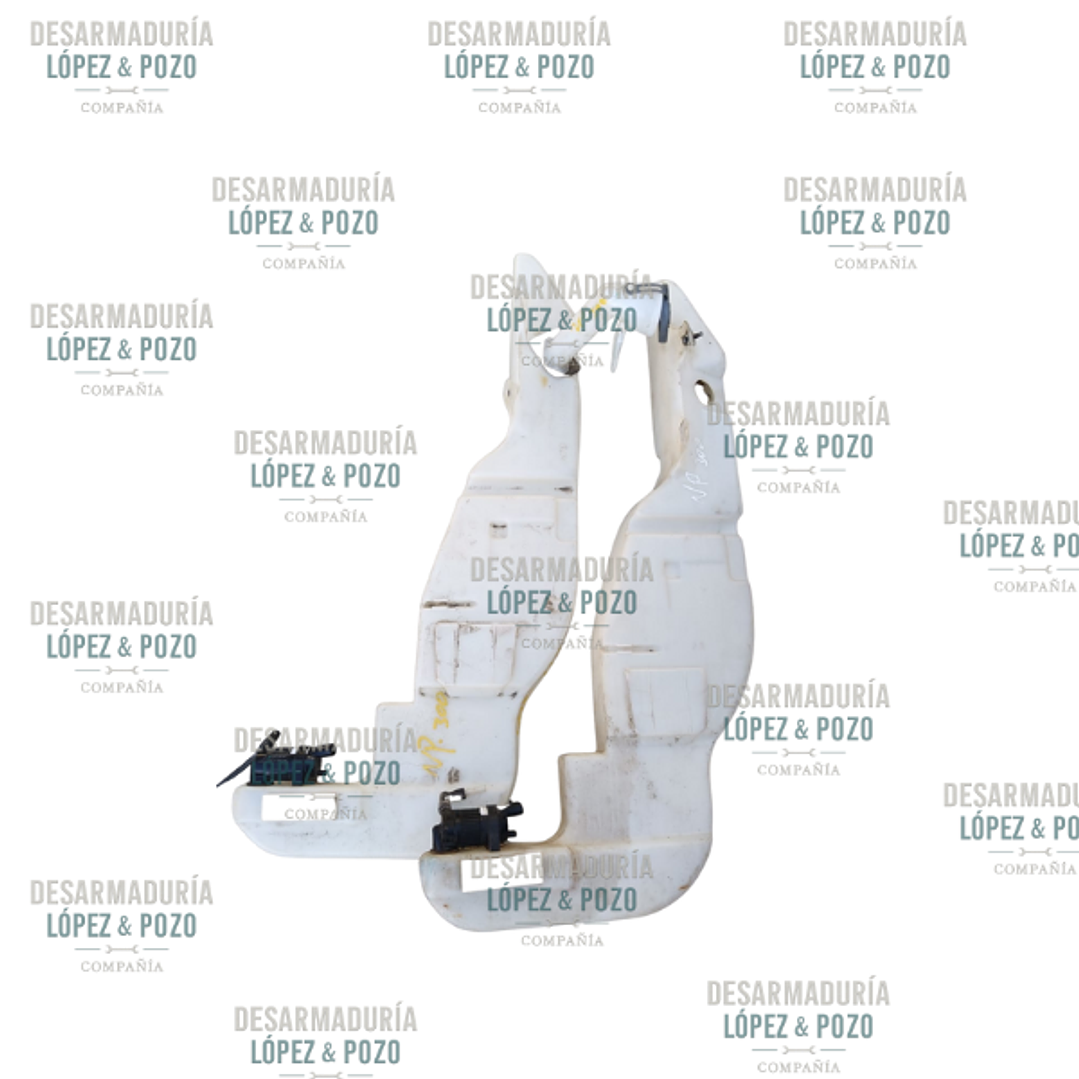 DEPOSITO LIMPIAPARABRISAS NISSANNP300 2018-2019 1