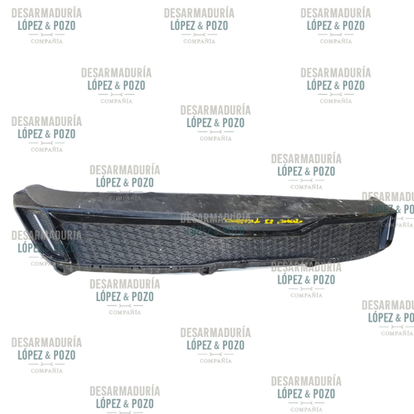 REJILLA PARACHOQUE DELANTERO KIA CERATO 2019-2023 1