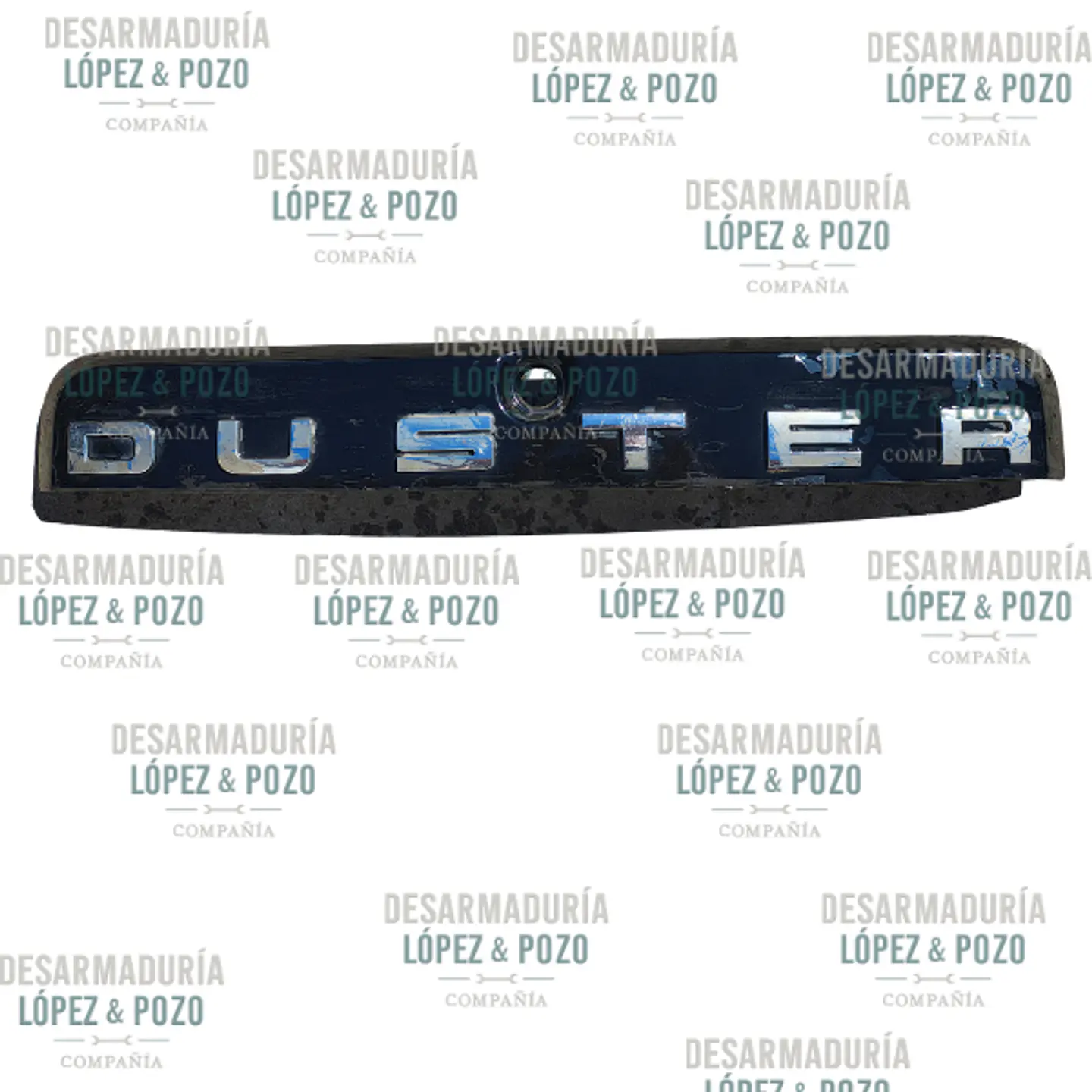 MOLDURA DE PORTALON TRASERO RENAULT DUSTER 2017. 1