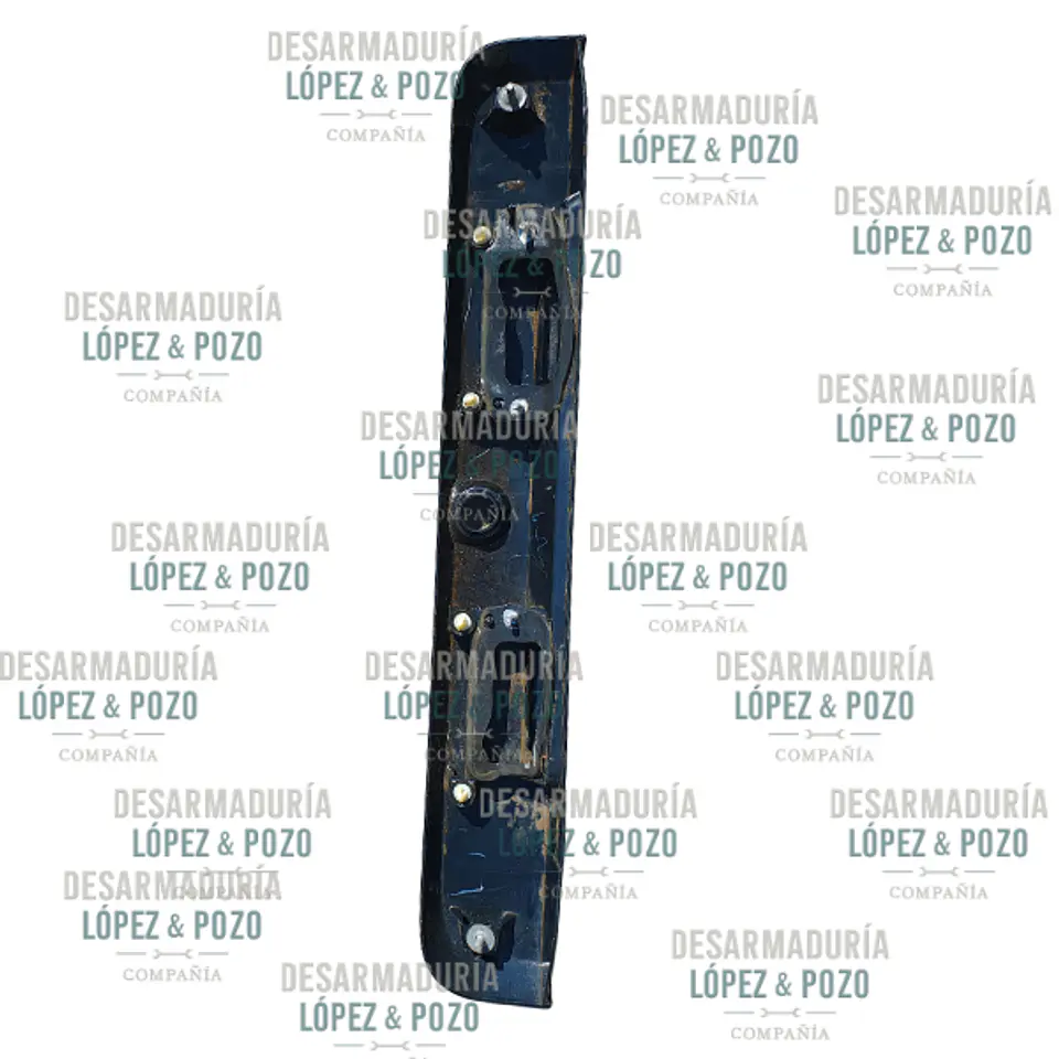 MOLDURA DE PORTALON TRASERO RENAULT DUSTER 2017. 2