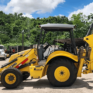 Piñon de Ataque (8 Dientes) Retroexcavadora New Holland B95 En Desarme Con Sus Repuestos Originales Con su Garantía.