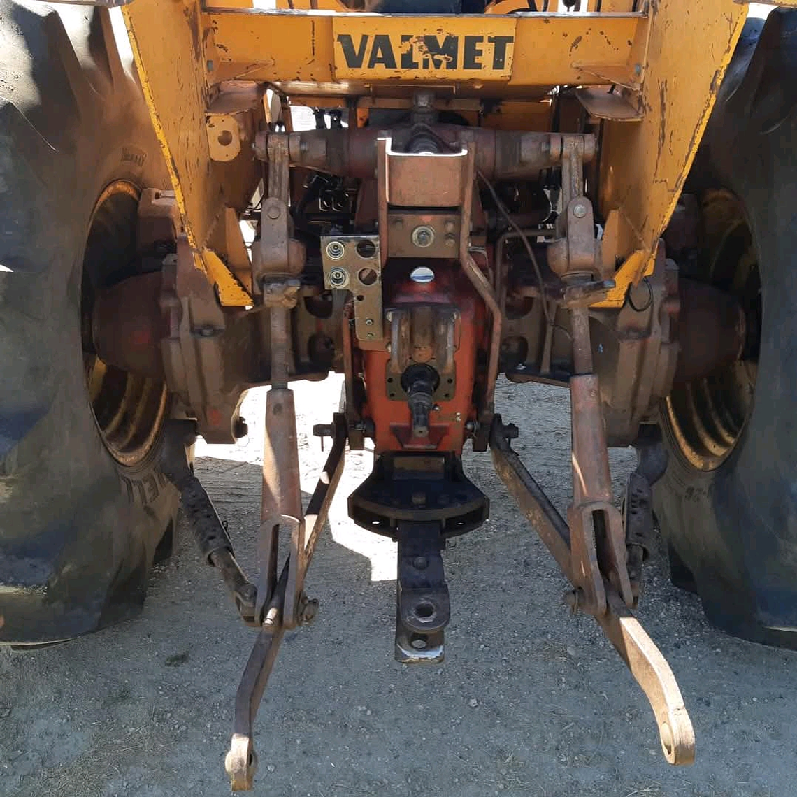 Brazo de Levante Hidráulico Tractor Valmet 118  1