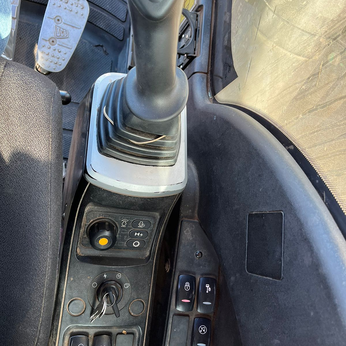 Excavadora JCB JS 220 LC En Desarme Con Sus Repuestos Originales Con Su Garantía. 3