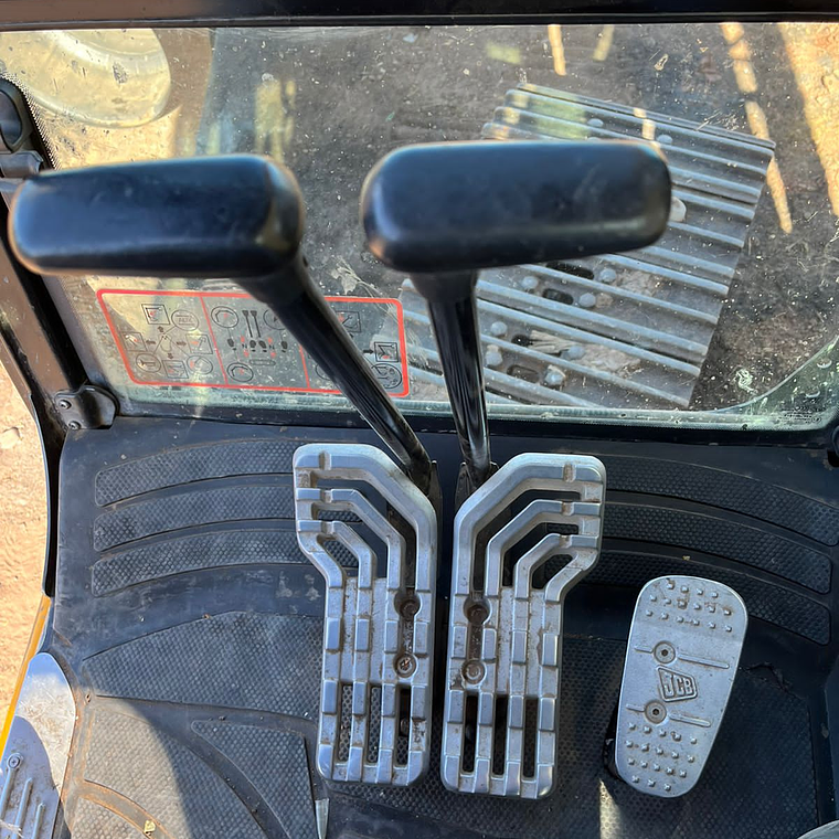 Excavadora JCB JS 220 LC En Desarme Con Sus Repuestos Originales Con Su Garantía. 5