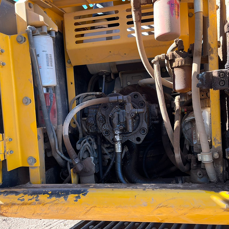 Excavadora JCB JS 220 LC En Desarme Con Sus Repuestos Originales Con Su Garantía. 7