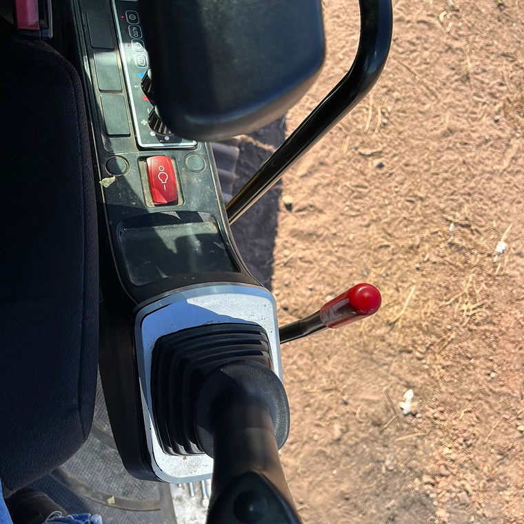 Excavadora JCB JS 220 LC En Desarme Con Sus Repuestos Originales Con Su Garantía. 10