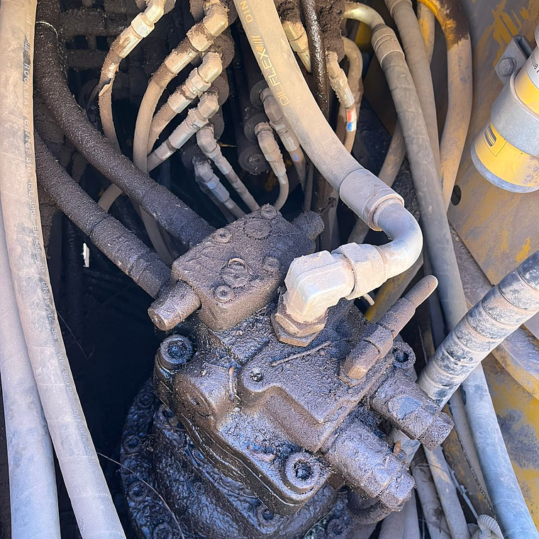 Excavadora JCB JS 220 LC En Desarme Con Sus Repuestos Originales Con Su Garantía. 11