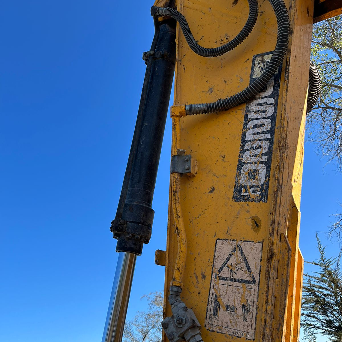 Excavadora JCB JS 220 LC En Desarme Con Sus Repuestos Originales Con Su Garantía. 12