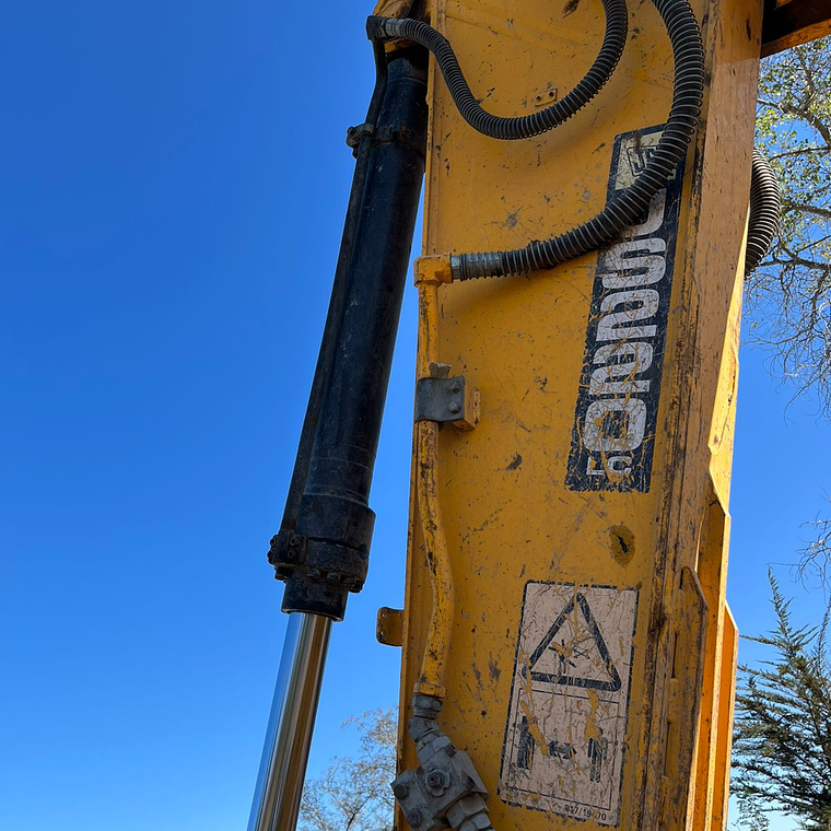Excavadora JCB JS 220 LC En Desarme Con Sus Repuestos Originales Con Su Garantía. 12