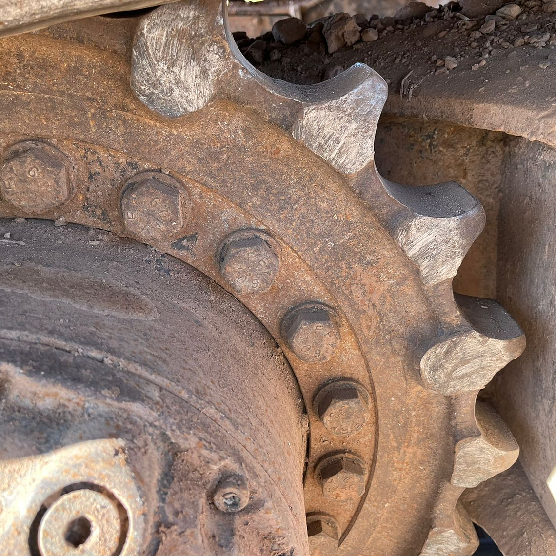 Excavadora JCB JS 220 LC En Desarme Con Sus Repuestos Originales Con Su Garantía. 14