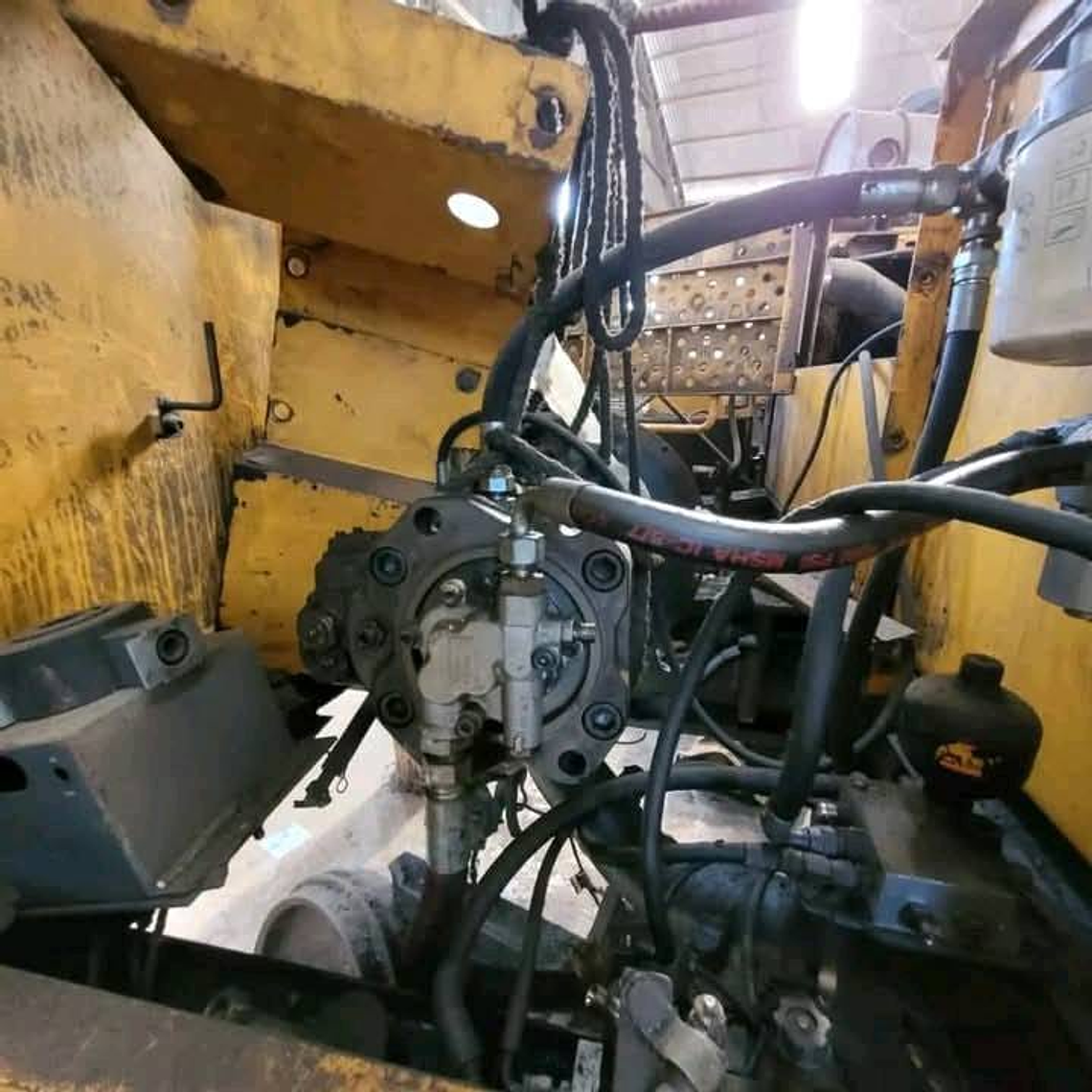 Volvo EC 210 B LC En Desarme Con Sus Repuestos Originales Con Su Garantía. 3