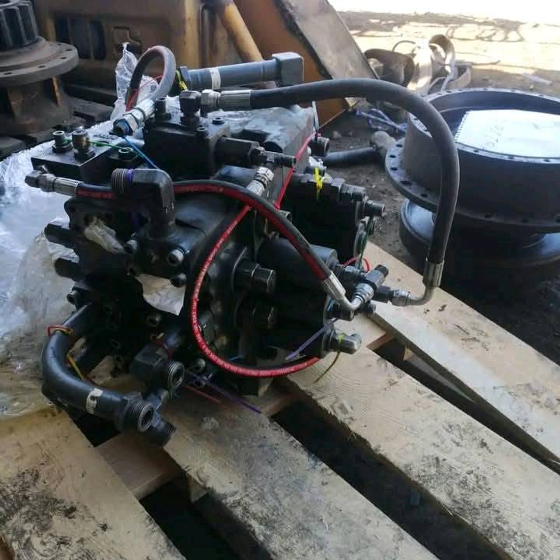 Volvo EC 210 B LC En Desarme Con Sus Repuestos Originales Con Su Garantía. 6