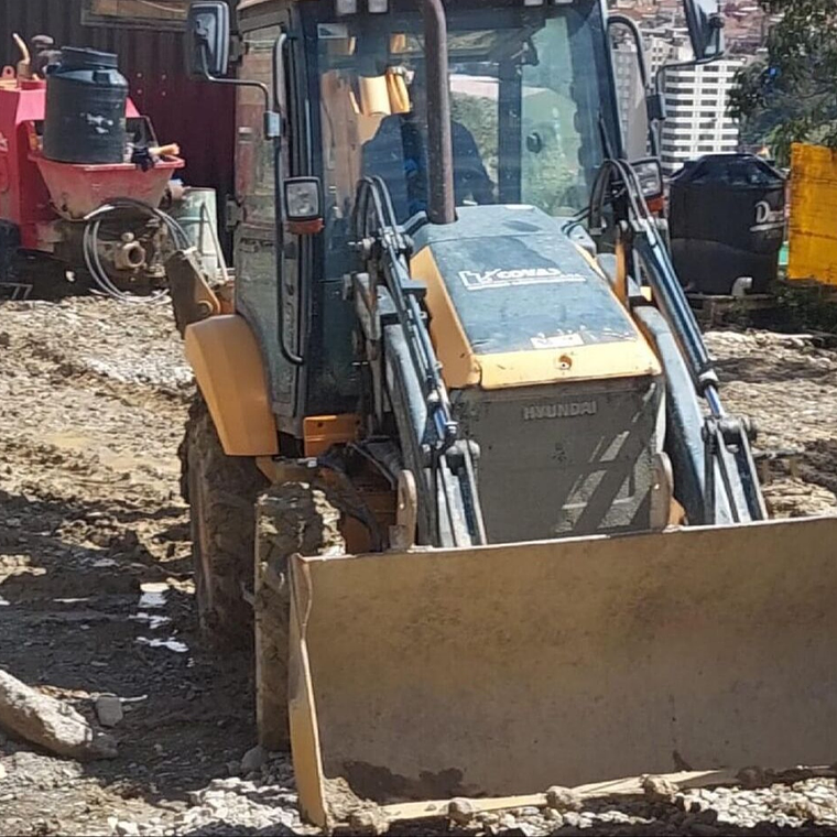 Tapabarro y Vidrio Izquierdo Hyundai H930C  1