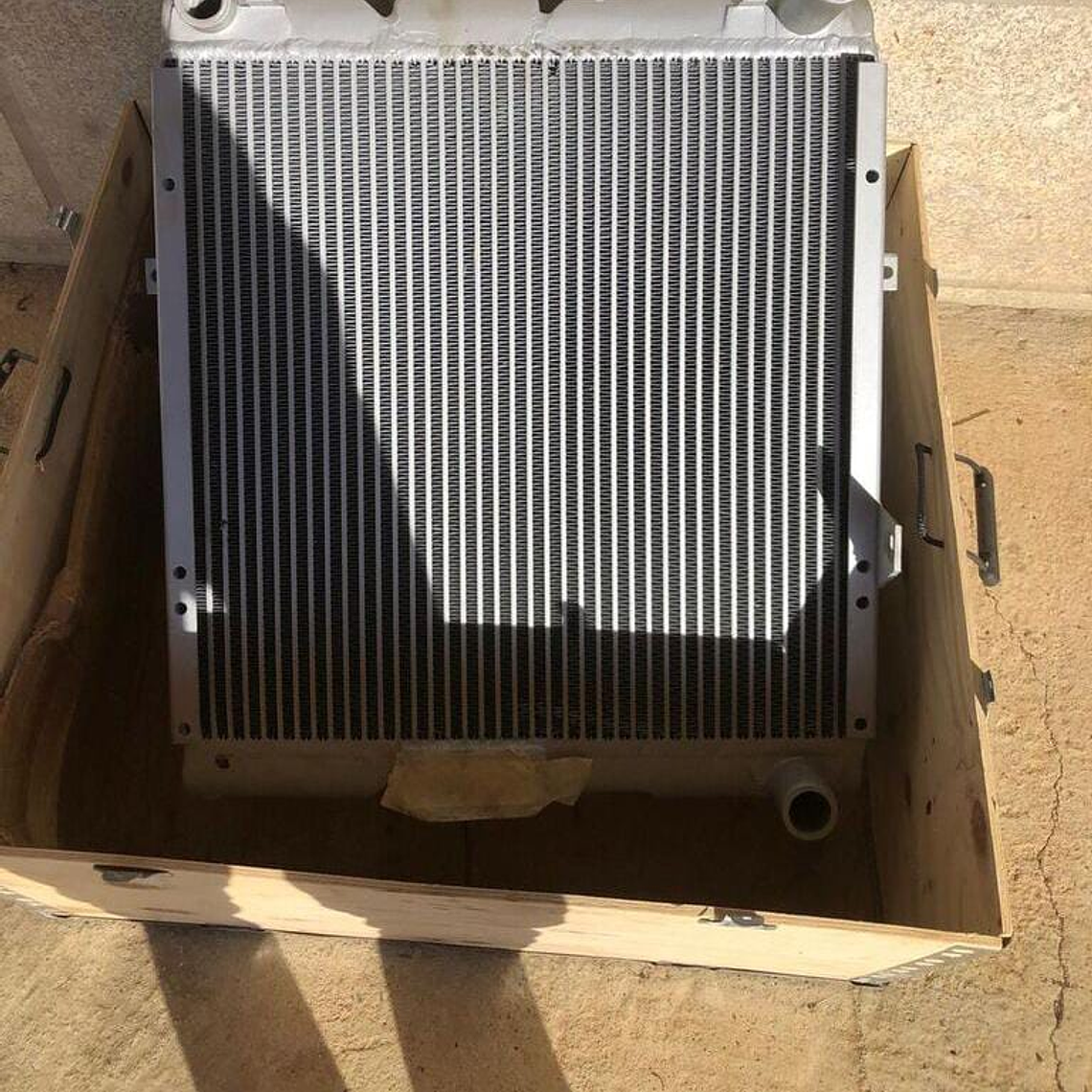 Radiador de Motor Retroexcavadora Komatsu WB140  2