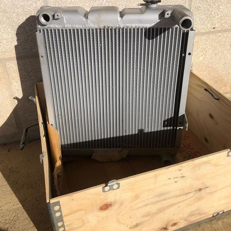 Radiador de Motor Retroexcavadora Komatsu WB140  3