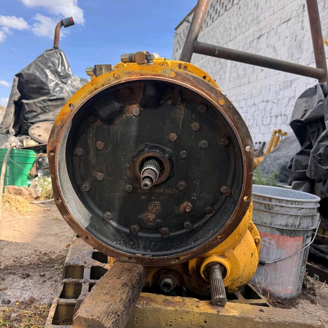 Transmisión 4x4 Retroexcavadora Jhon Deere 310G  1