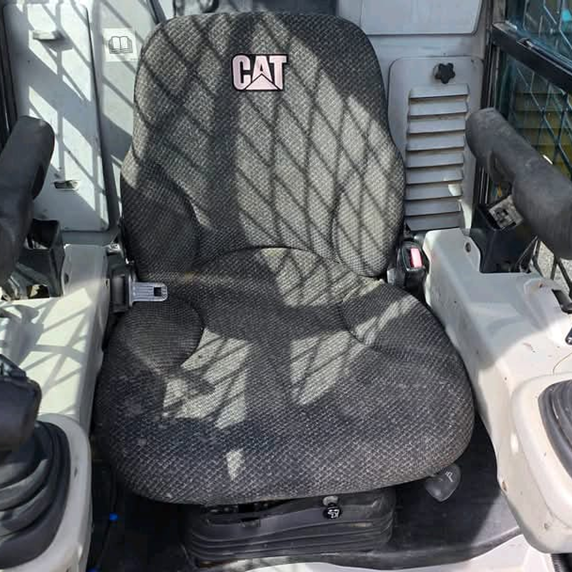 Cabina Minicargador Caterpillar 246C 7