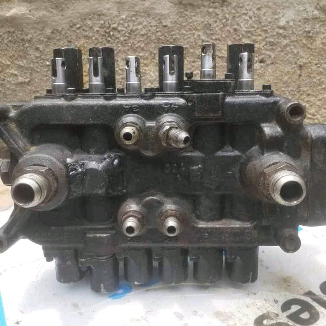 Cajas de Válvulas Case 580M 2