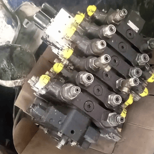 Caja de Válvula Caterpillar 420E 