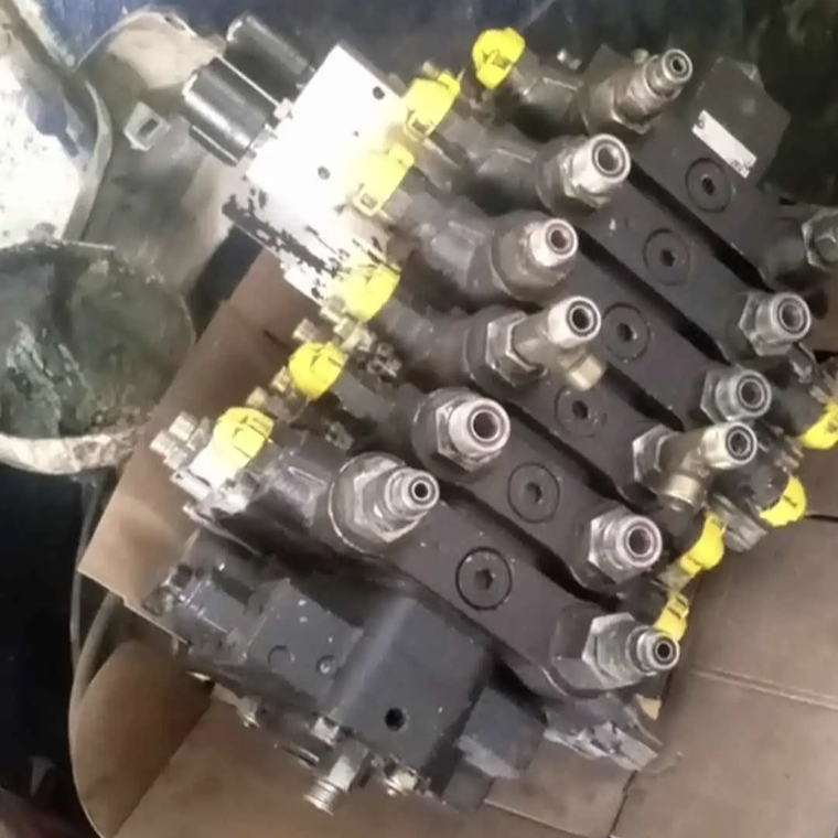 Caja de Válvula Caterpillar 420E  1