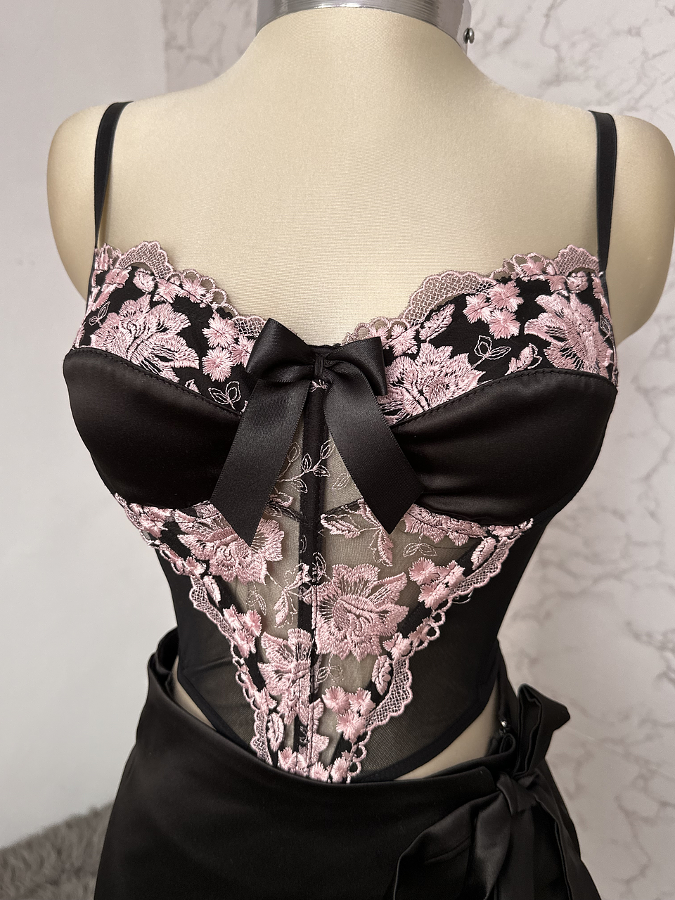 MATILDA BUSTIER NEGRO/ROSA 4