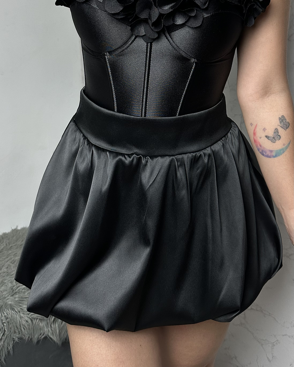 BLOW SATIN FALDA NEGRA 4