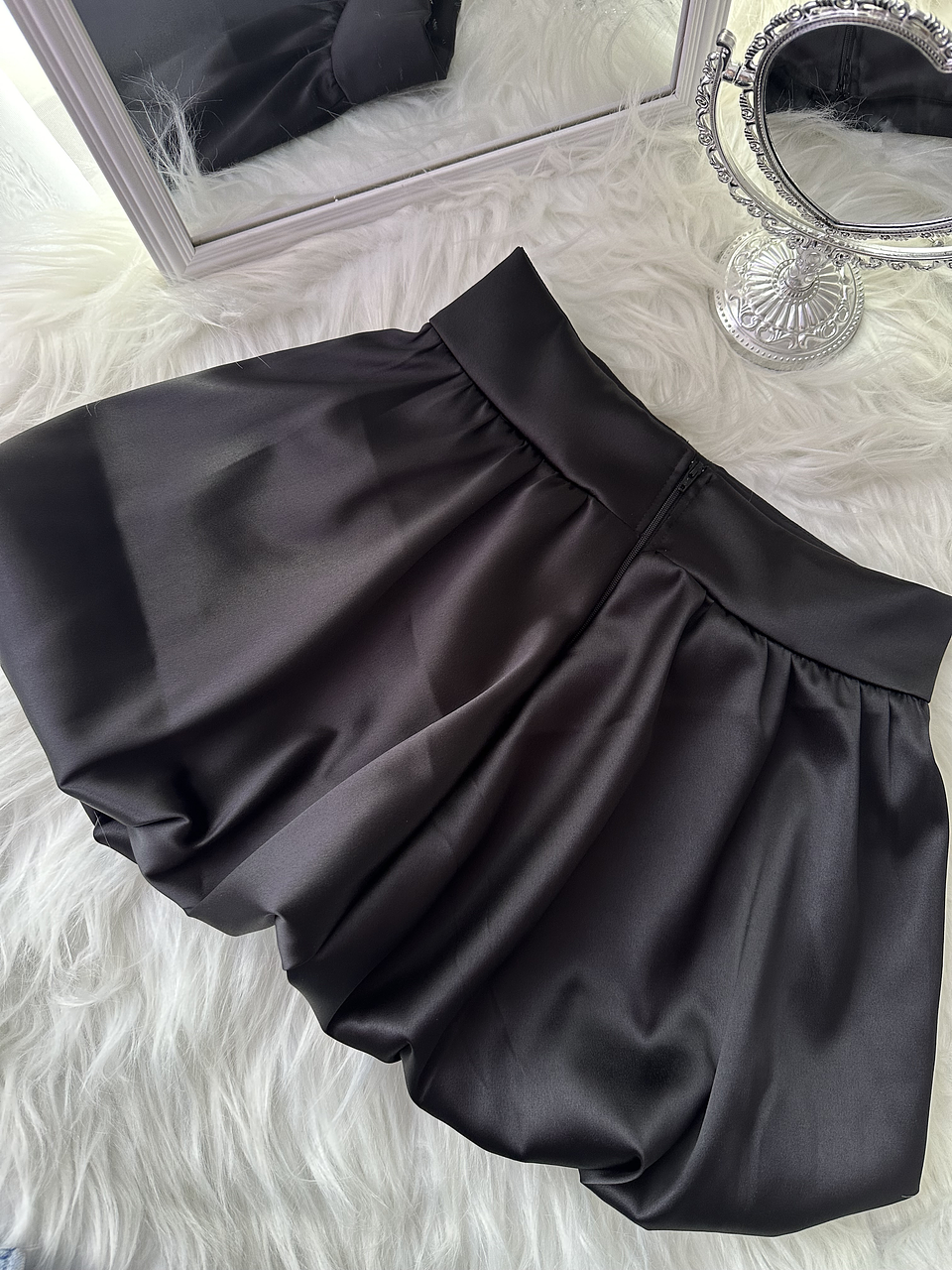 BLOW SATIN FALDA NEGRA 2