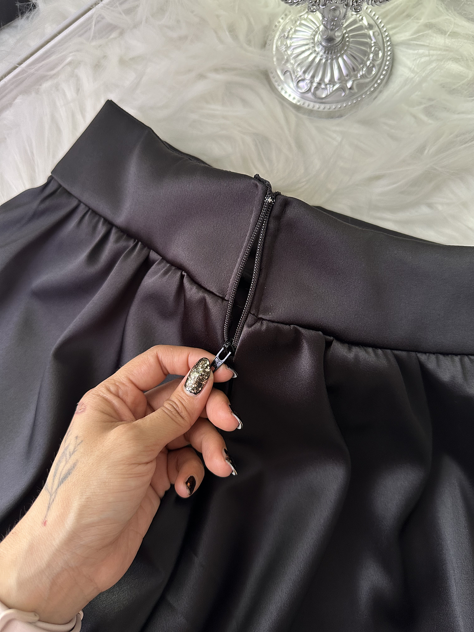 BLOW SATIN FALDA NEGRA 3