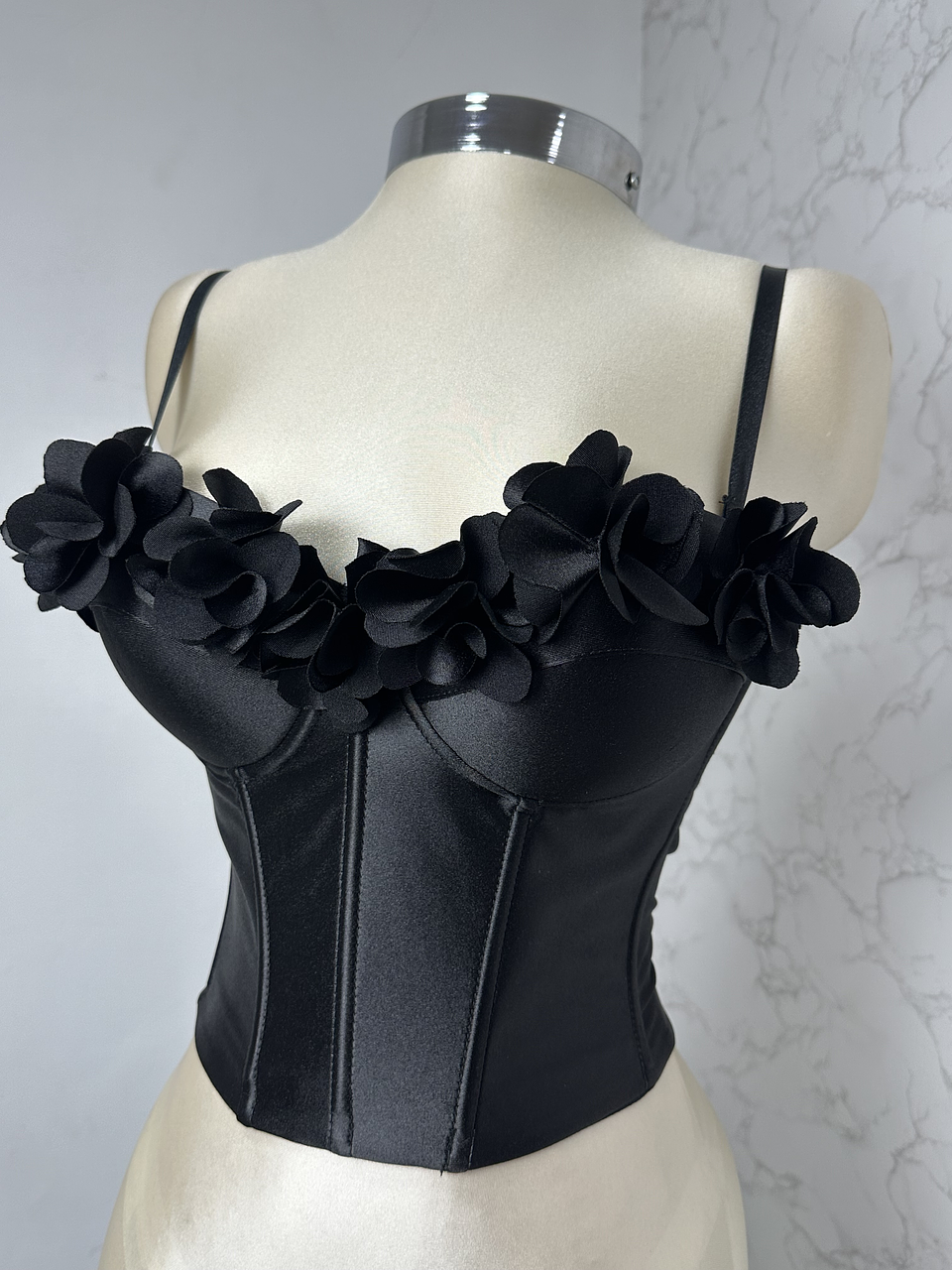 ROSÉ SATIN BUSTIER NEGRO 5