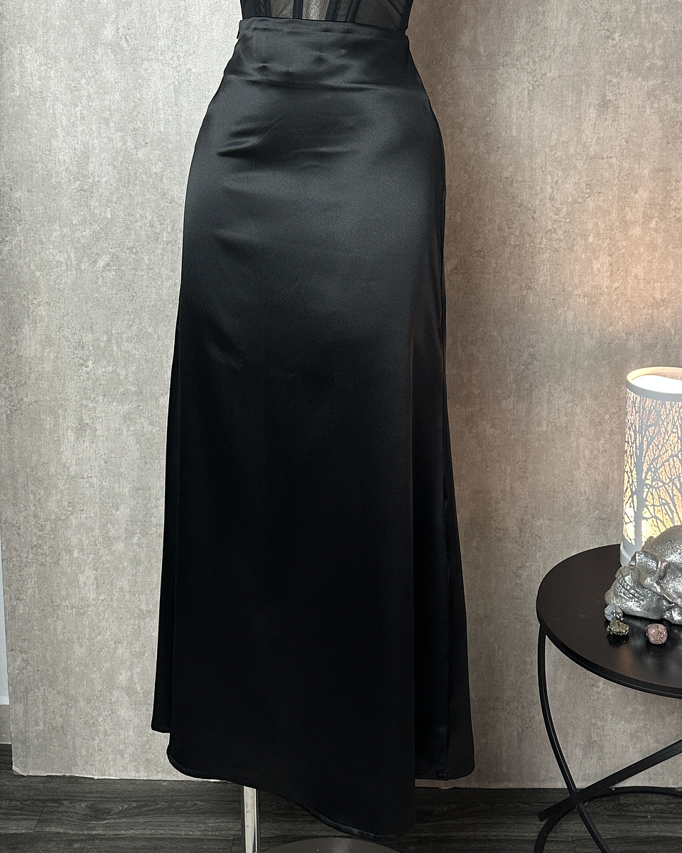 BELINDA FALDA LARGA SATIN NEGRA  1