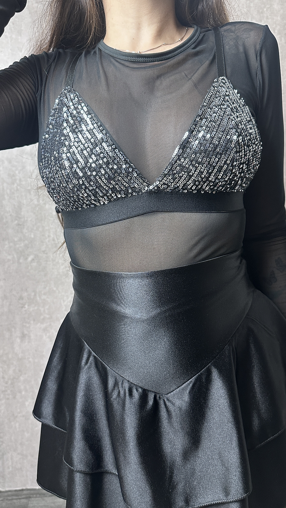 TOP BASIC TRIANGULO LENTEJUELAS PLATEADO 2