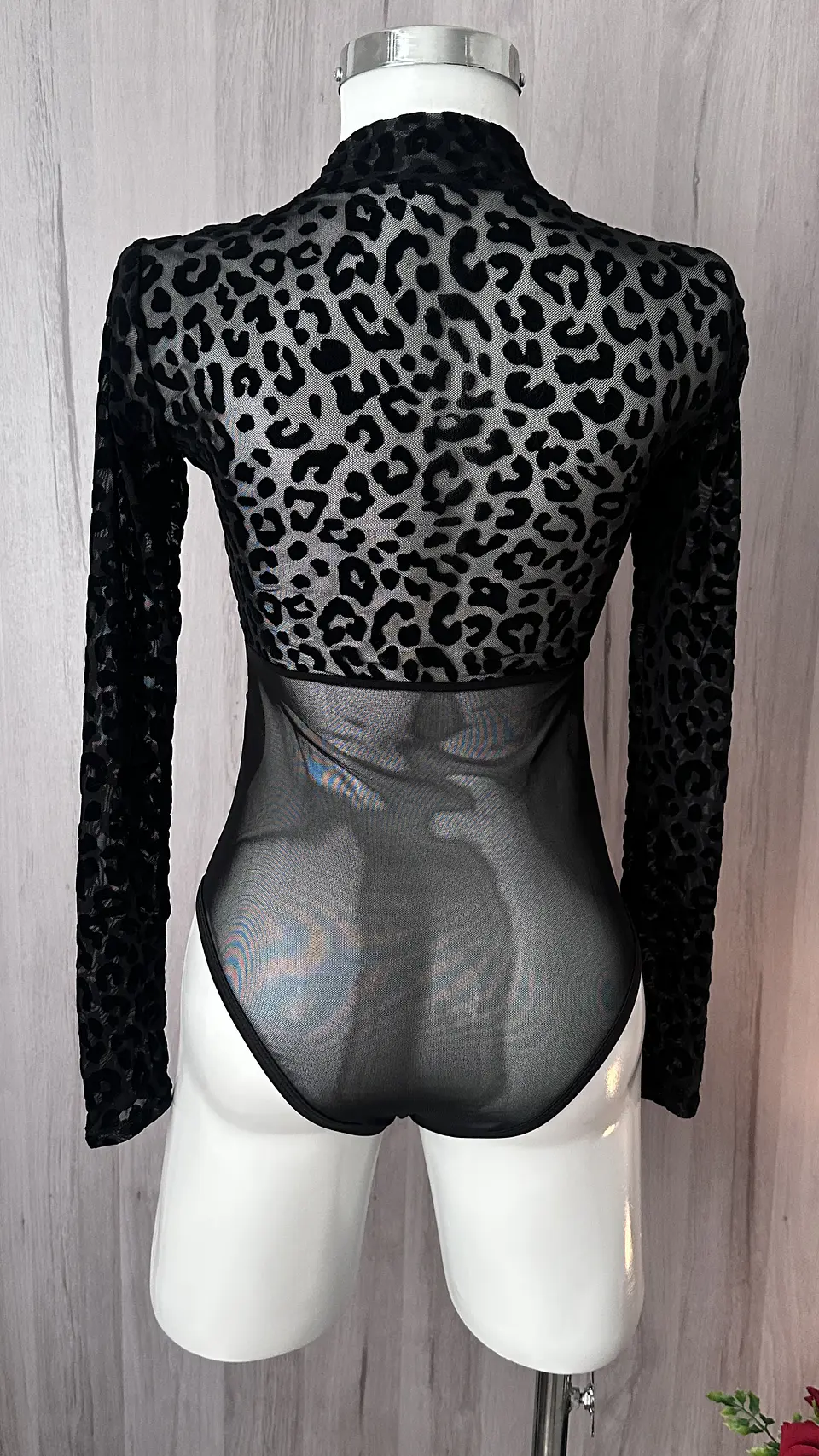 LEOPARD BLACK BODY 2