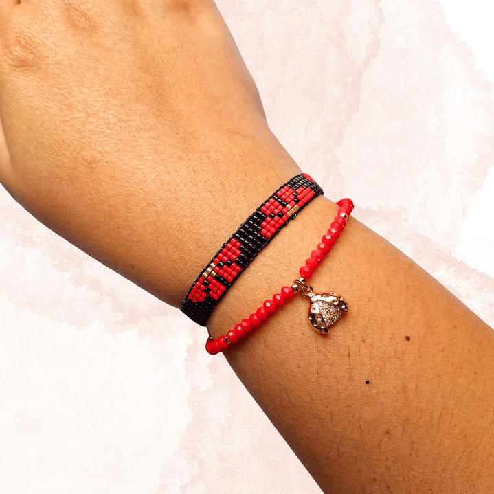 DUO PULSERAS FLORES ROJAS Y CHINITA 2