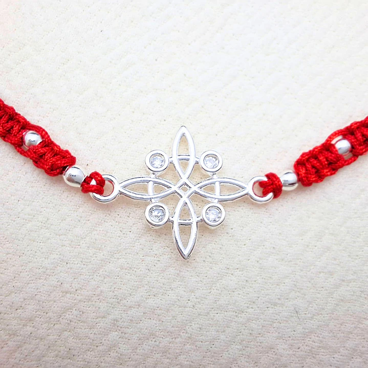 Pulsera Nudo de Bruja con zircones plateada 1