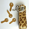 LLAVERO MAREA EN  LEOPARDO PELO