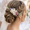 TOCADO FLORAL CON TOQUES DORADOS