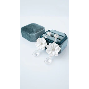FLOR BLANCA Y CRISTAL