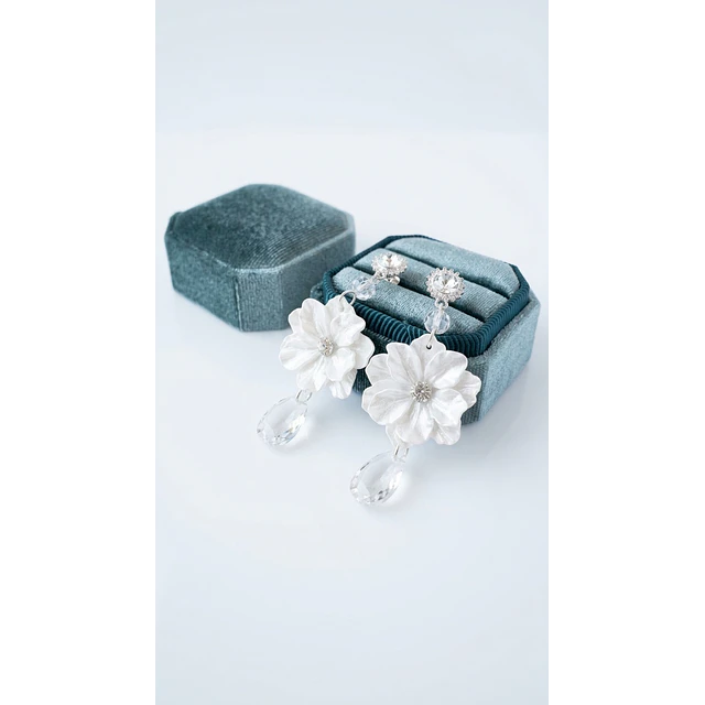 FLOR BLANCA Y CRISTAL