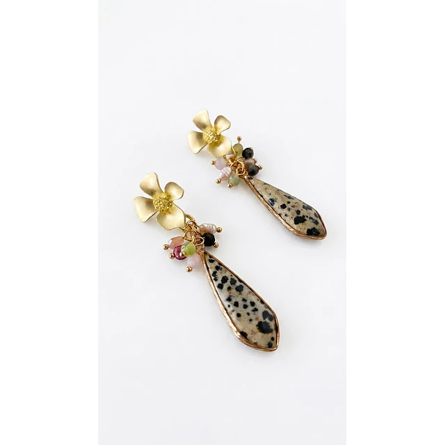 FLOR DORADA CON MOSTACILLONES Y PIEDRA 