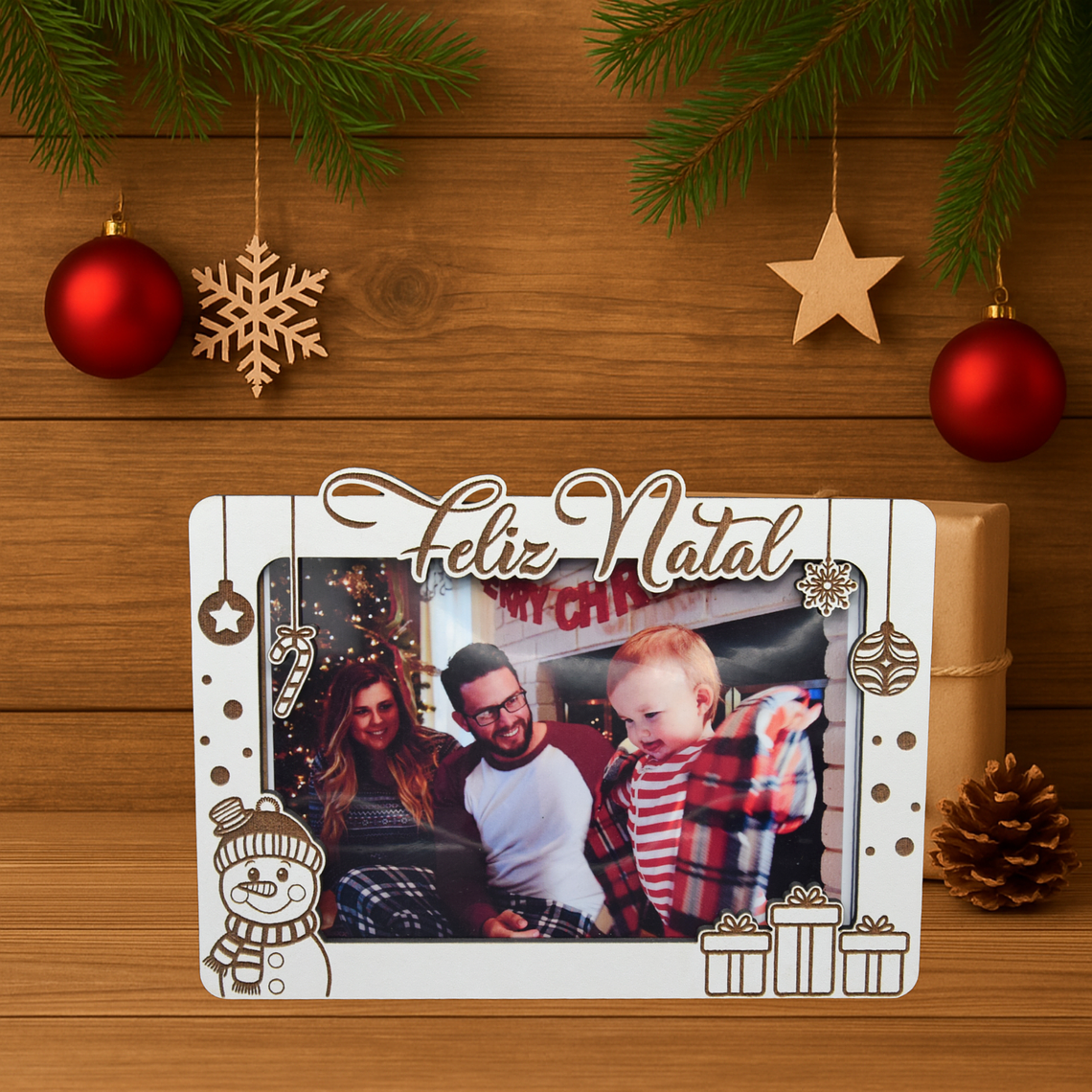 Moldura “Feliz Natal” com Ilustrações Natalícias 1