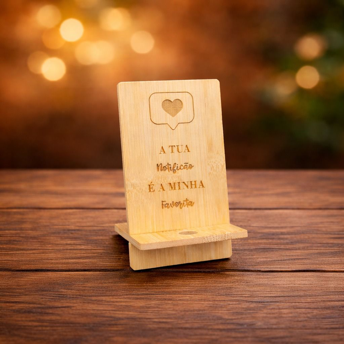 Suporte de telemóvel personalizado em bambu 1