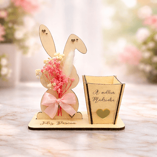 Coelho Decorativo com Flores e Vaso