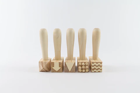 5 Martillos de madera con patrones