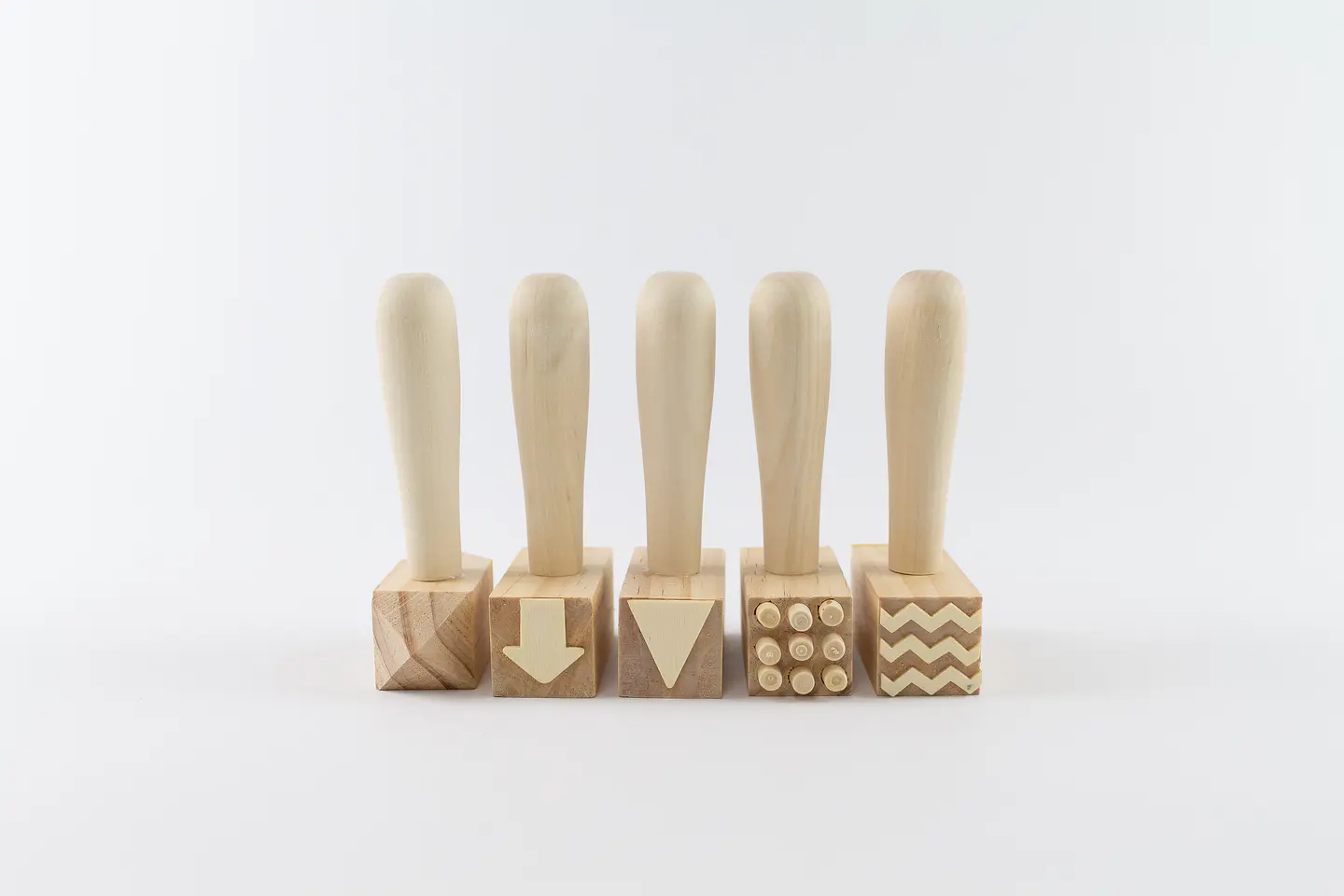 5 Martillos de madera con patrones 1