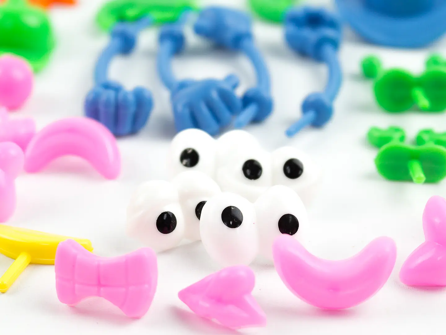 52 Piezas para crear personajes con plastilina 2