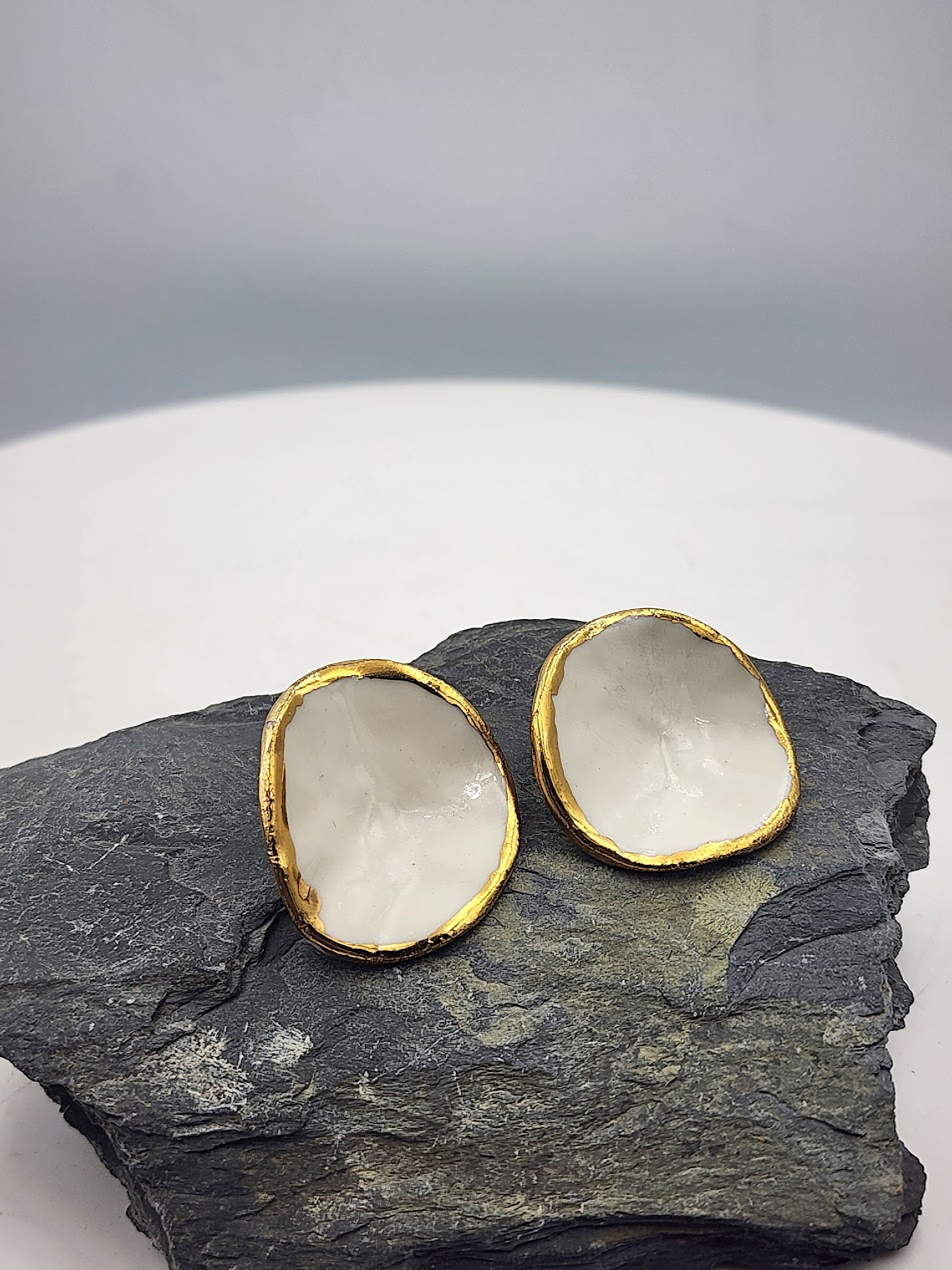 Aros ondulados blancos grandes 1