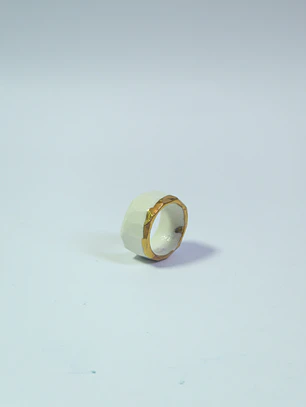 Anillo porcelana tallado talla 21