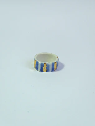Anillo porcelana rayas azules y doradas talla 15